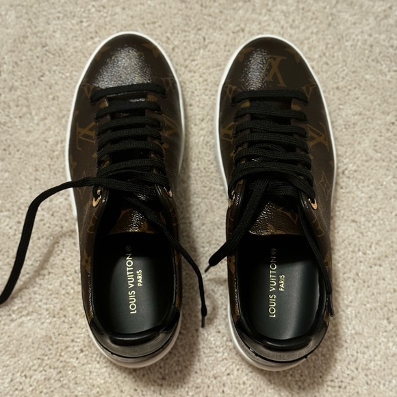 These shoes are new, they are in their box. - Picture 5 of 8